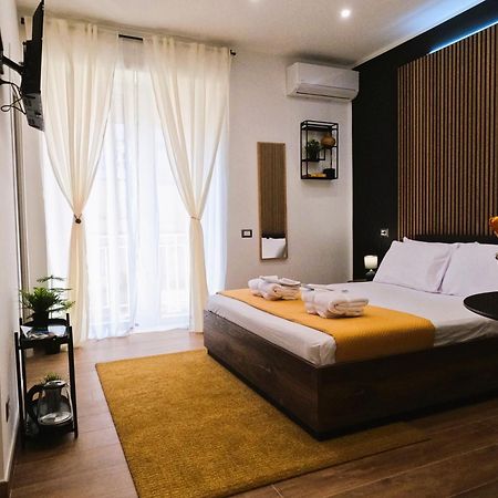 Blackwoody Contemporary Rooms - Napoli Centro Storico Dış mekan fotoğraf