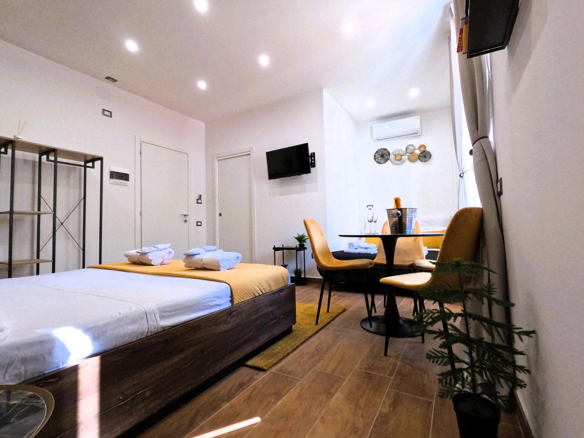 Blackwoody Contemporary Rooms - Napoli Centro Storico Dış mekan fotoğraf