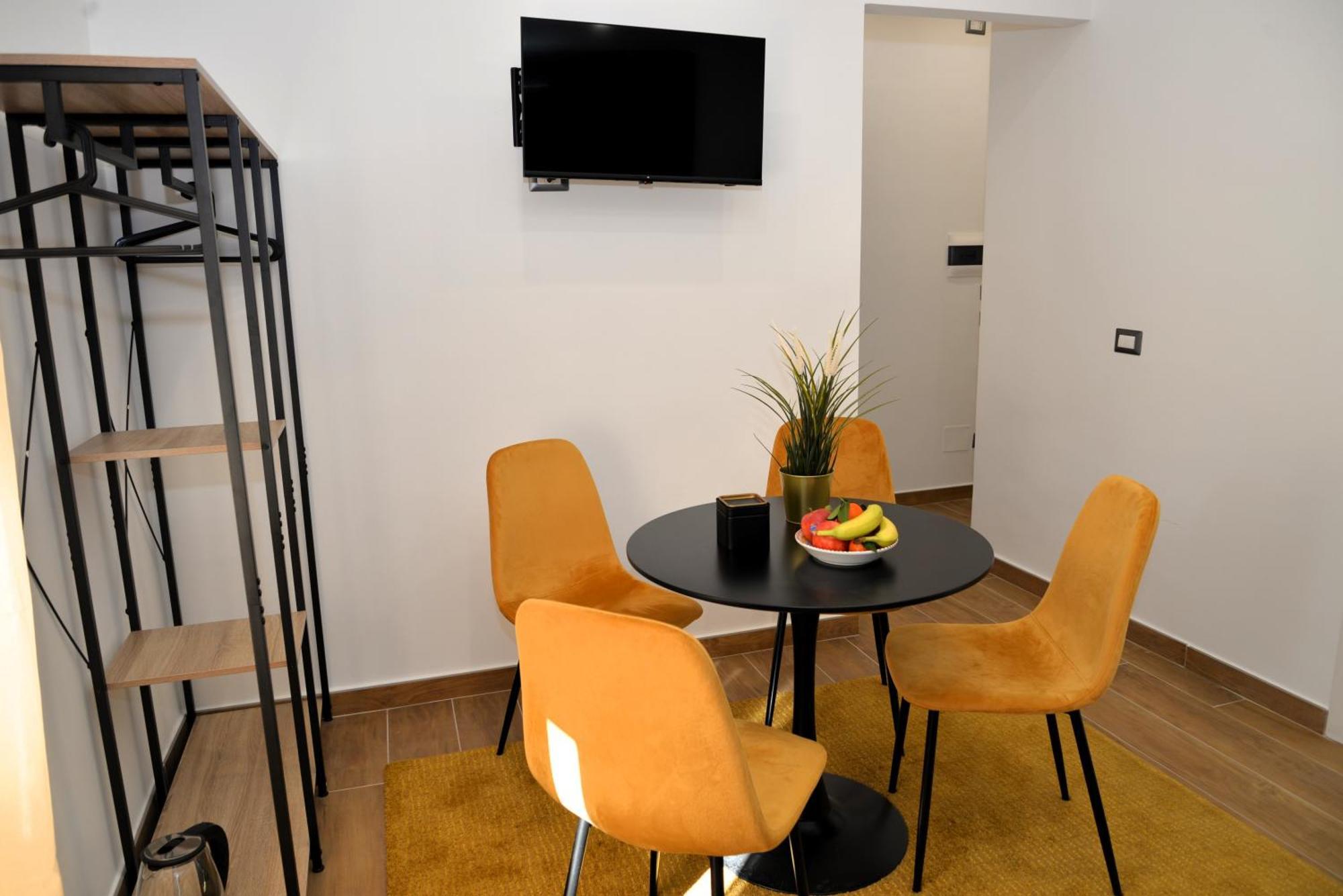 Blackwoody Contemporary Rooms - Napoli Centro Storico Dış mekan fotoğraf