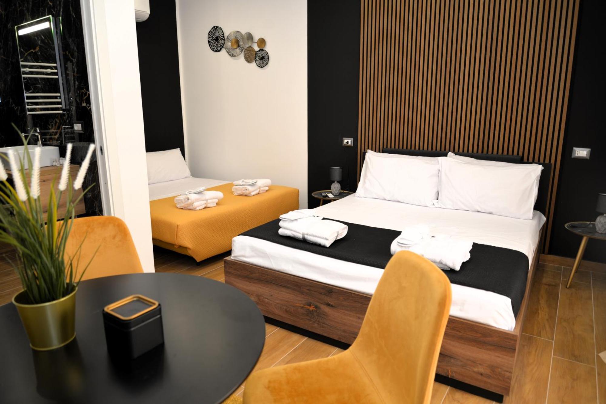Blackwoody Contemporary Rooms - Napoli Centro Storico Dış mekan fotoğraf