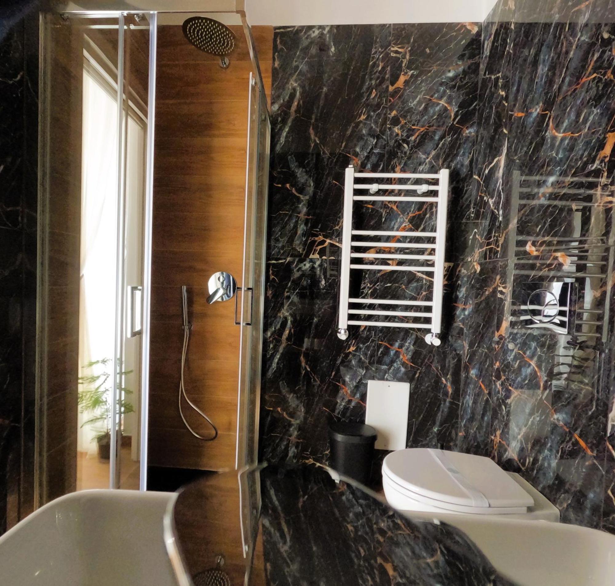Blackwoody Contemporary Rooms - Napoli Centro Storico Dış mekan fotoğraf