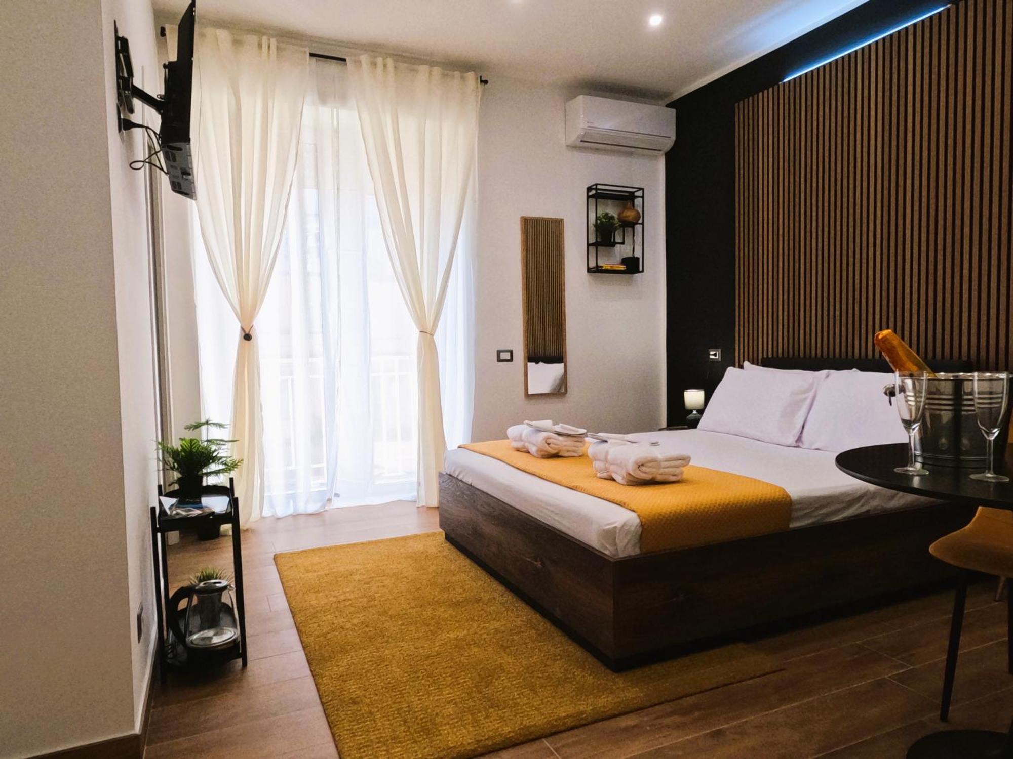 Blackwoody Contemporary Rooms - Napoli Centro Storico Dış mekan fotoğraf