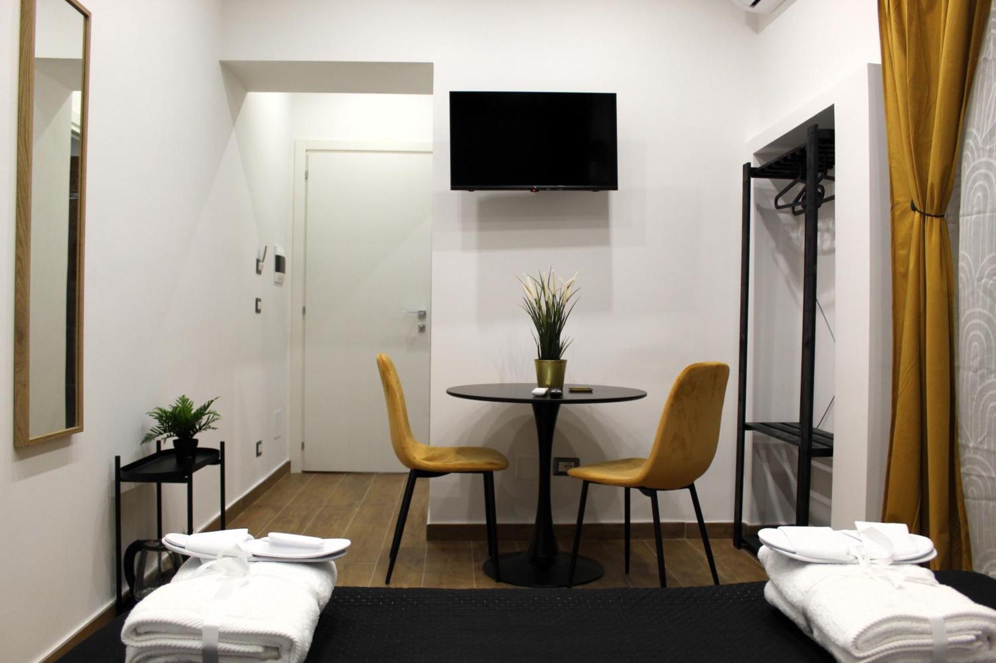 Blackwoody Contemporary Rooms - Napoli Centro Storico Dış mekan fotoğraf