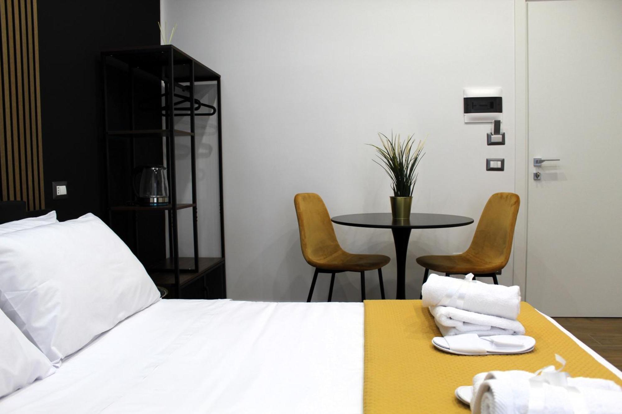 Blackwoody Contemporary Rooms - Napoli Centro Storico Dış mekan fotoğraf